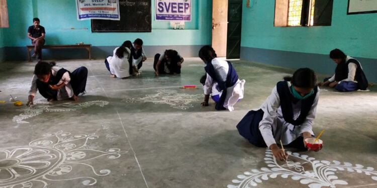 মেমারিতে ভোটার সচেতনতায় আলপনা প্রতিযোগিতা