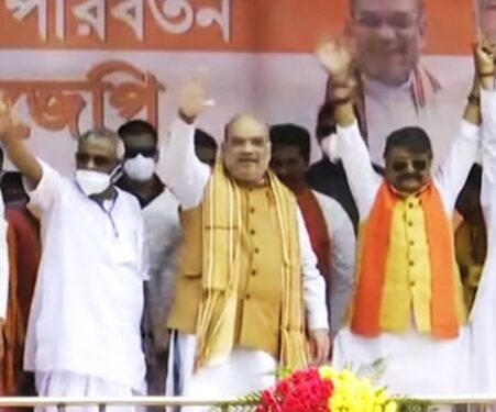 পদ্মের  মঞ্চে  শিশির