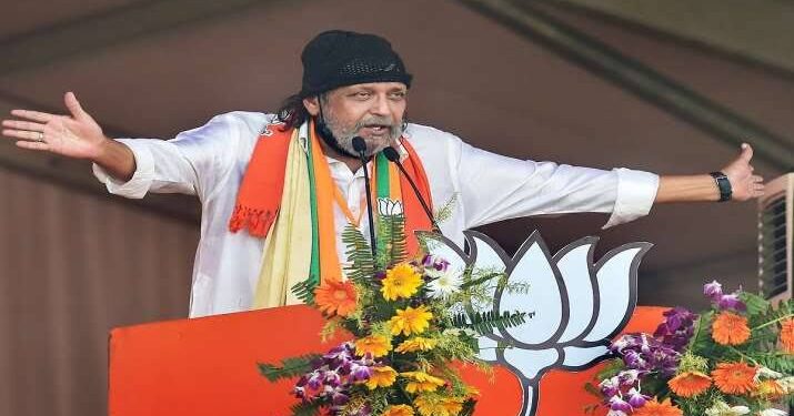 কলকাতার ভোটার হলেন মিঠুন। তবে কি বিজেপি প্রার্থীও!