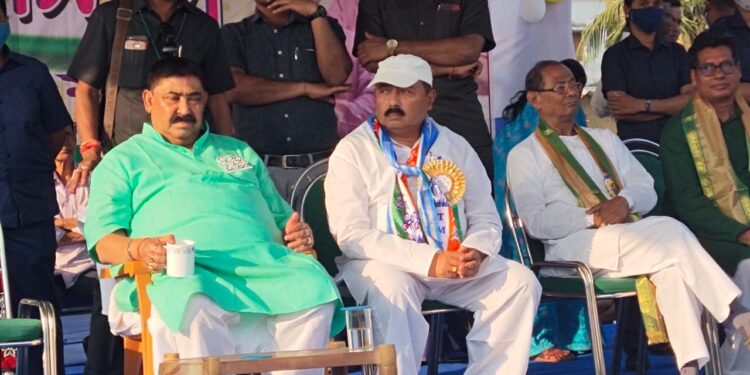 লড়াইয়ে এগিয়ে রাণা