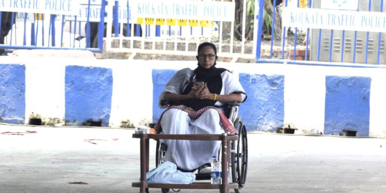 মুখ্যমন্ত্রী মমতা’র প্রচারে নির্বাচন কমিশনের নিষেধাজ্ঞা