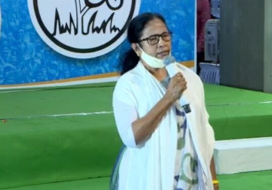 শুভদিন বুধেই শপথ নিয়ে  তৃতীয়বার  মুখ্যমন্ত্রী হিসাবে  নবান্নে আসীন মমতা