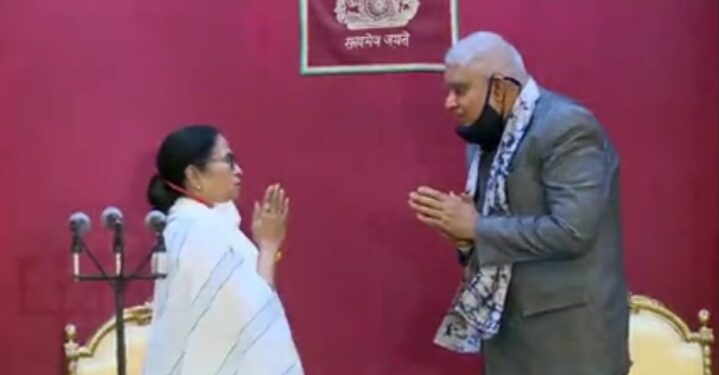 শপথ নিলেন মমতা,টানা তিনবার বাংলার মুখ্যমন্ত্রী পদে জননেত্রী