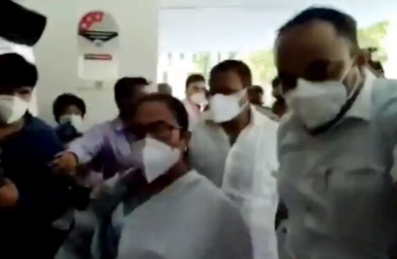 নারদা কান্ডে রাজ্যের দুই মন্ত্রীসহ তিন বিধায়ককে গ্রেফতার সিবিআই এর, আসরে মুখ্যমন্ত্রী