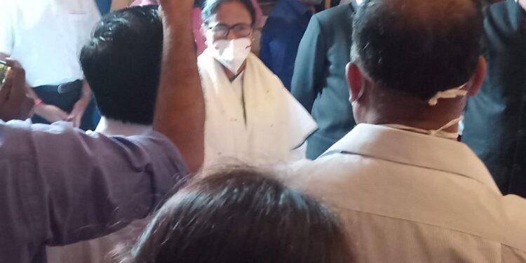 মন্ত্রী সভার দফতর বন্টন মুখ্যমন্ত্রীর, সুব্রত পঞ্চায়েতেই,পার্থ শিল্পে, ব্রাত্যকে শিক্ষা দফতরের দায়িত্ব