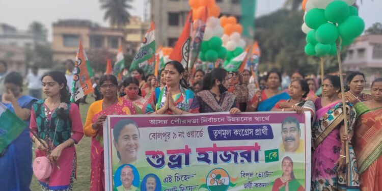 বোলপুর পৌর নির্বাচনে নিজেকে এগিয়ে রাখছেন শুভ্রা, বাড়ি বাড়ি প্রচারে জোর তৃণমূল প্রার্থী র