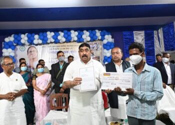 দেওচা-পাঁচামী কয়লা খনি প্রকল্পে জমিদাতাদের চেক বিলি ও নিয়োগ প্রদান শুরু বীরভূমে