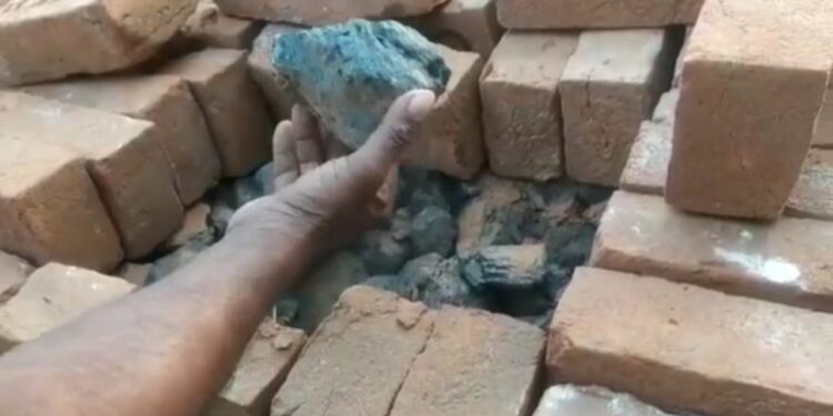 দক্ষিণী সিনেমা ‘পুষ্পা’ য় দেখানো লাল চন্দন পাচারের ঢঙে কয়লা পাচারের চেষ্টা বীরভূমে, ধরে ফেলল পুলিশ