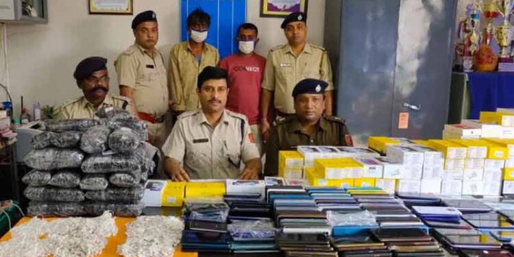 ফিল্মী কায়দায় বাংলদেশে গহনা ও মোবাইল পাচার রুখল পুলিশ, পেট্রাপোল সীমান্তের ঘটনা