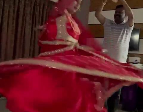 নতর্কীর উপর টাকা ছড়িয়ে বিতর্কে বীরভূম জেলা পরিষদের খাদ্য কর্মাধ্যক্ষ