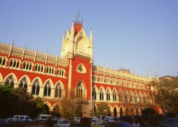 বিশ্বভারতীতে হষ্টেল খোলার নির্দেশ হাইকোর্টের, আন্দোলন চালিয়ে যাওয়ার সিদ্ধান্ত ছাত্রছাত্রীদের