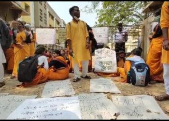 বিশ্বভারতীর পাঠভবন ও শিক্ষাসত্রে ছাত্রদের পরীক্ষা বয়কটের জের, অনির্দিষ্টকালের জন্য পরীক্ষা স্থগিতের নির্দেশ কর্তৃপক্ষের