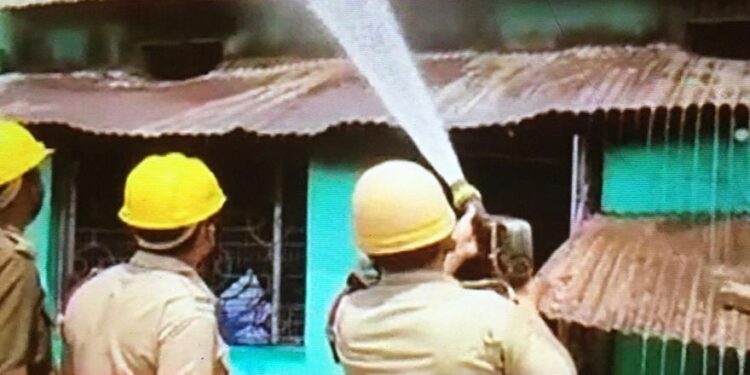 রামপুরহাটে আট জনের ঝলসানো মৃতদেহ উদ্ধার, তৃণমূল নেতা খুনের পর অগ্নিগর্ভ পরিস্থিতি, খুনের বদলা বলেই অনুমান পুলিশের