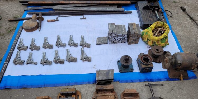 সালানপুরে বেআইনি অস্ত্র কারখানার হদিশ। গ্রেফতার মুঙ্গেরে র তিন বাসিন্দাসহ চার।