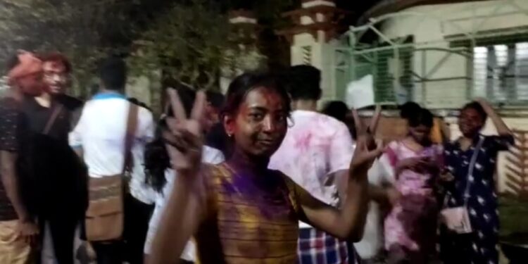 অশান্ত শান্তিনিকেতনে শান্তির বার্তা বিশ্বভারতী র, ছাত্র ছাত্রীদের দাবি মেনে নিল কর্তৃপক্ষ,উচ্ছ্বসিত পড়ুয়ারা