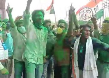 বীরভূমের পাঁচ পুরসভায় শপথ কাউন্সিলরদের। বোলপুরে পৌরপ্রধান পর্ণা ঘোষ।