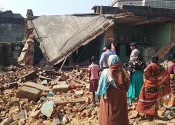 গ্যাস সিলিন্ডার বিস্ফোরণে  মৃত্যু এক বালকসহ দুইজনের, আহত পাঁচ, ঘটনায় ক্ষতিগ্রস্থ পাকা বাড়ি,তদন্তে পুলিশ