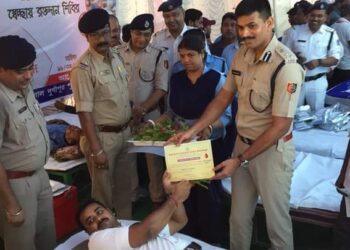 রক্তসঙ্কট কাটাতে রক্তদান শিবির ‘উৎসর্গ’ রাণিগঞ্জ থানার