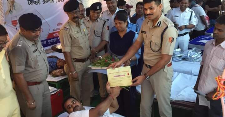 রক্তসঙ্কট কাটাতে রক্তদান শিবির ‘উৎসর্গ’ রাণিগঞ্জ থানার