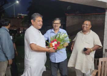 রাজনৈতিক সৌজন্য। বন্ধ থাকা সিপিএমের কার্যালয়ের তালা খোলালেন টিএমসি নেতা