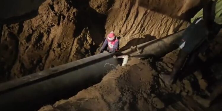 কারখানার জলের পাইপলাইন বসানো কে কেন্দ্র করে অশান্তি জামুরিয়ায়,পুলিশী হস্তক্ষেপ