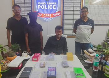 রানীগঞ্জে চুরির কিনারা, গ্রেপ্তার দুষ্কৃতী, উদ্ধার খোয়া যাওয়া অর্থ ও মোবাইল